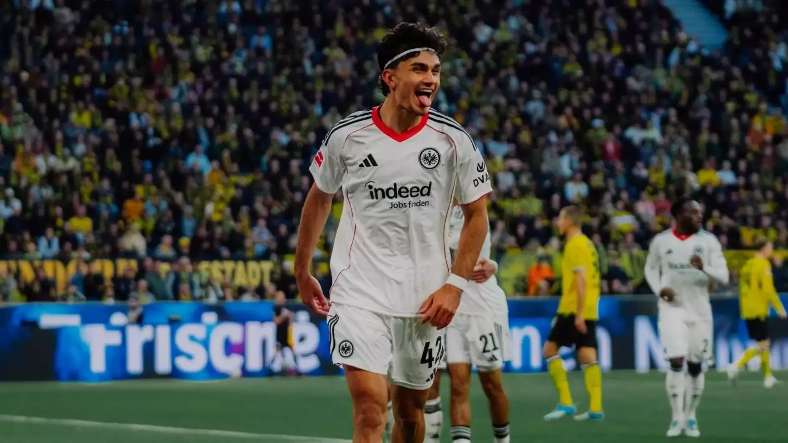 İZLE | Can Uzun, Borussia Dortmund deplasmanında enfes bir gol attı!