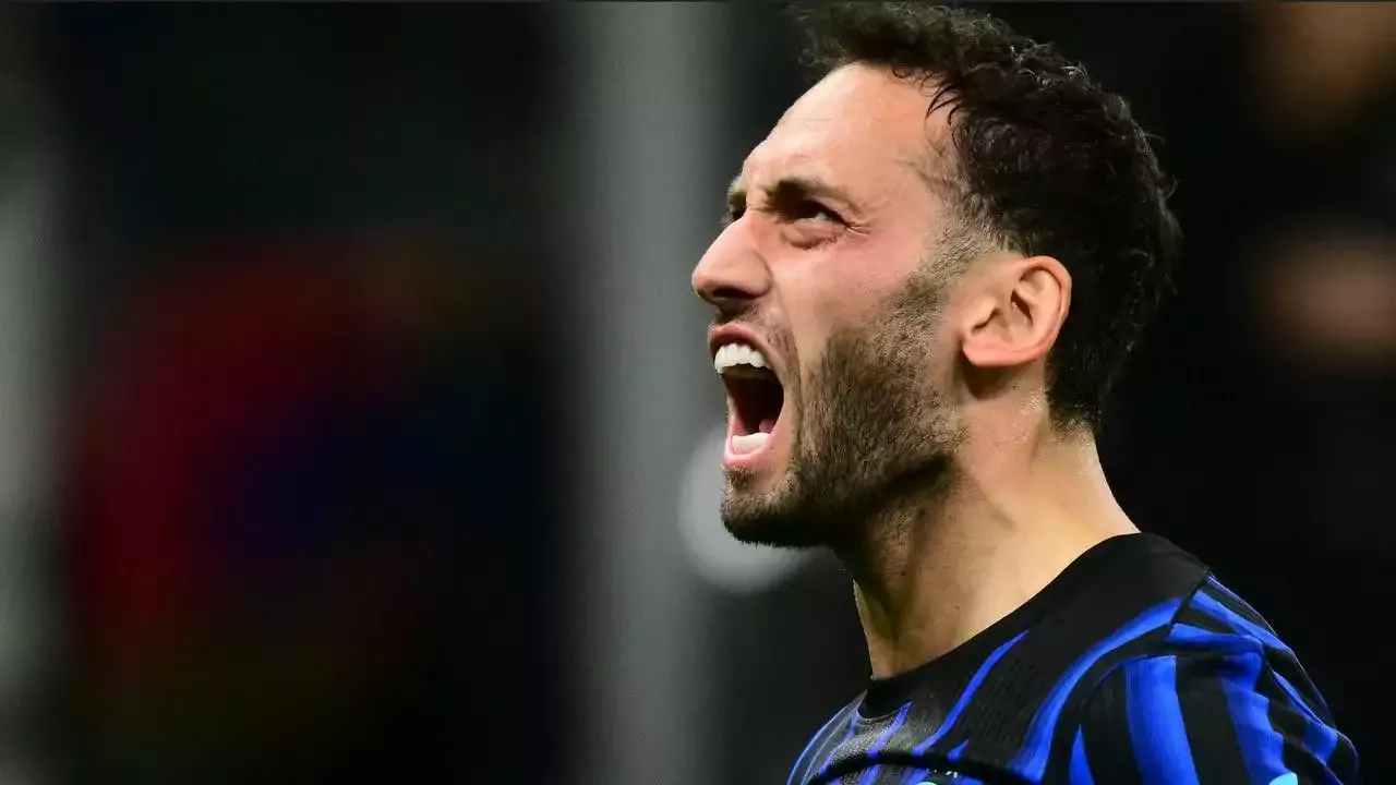Serie A'da en iyi gol Hakan Çalhanoğlu'nun