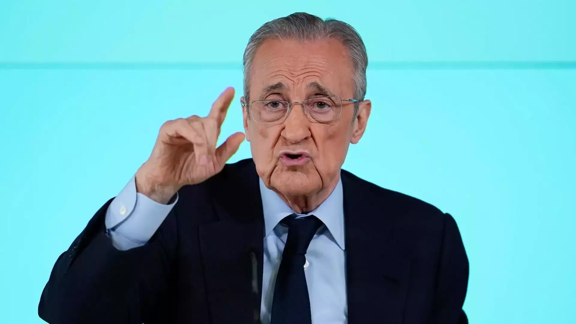 Oviedo maçı Perez'in kabusu oldu: Santiago Bernabeu'da protesto!