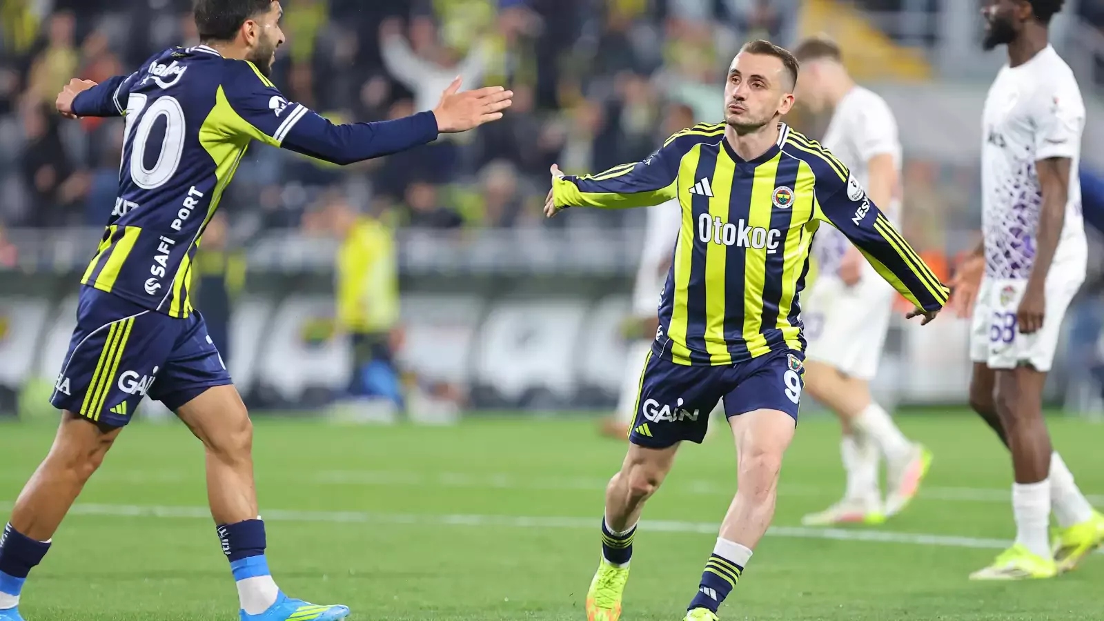 Fenerbahçe'de Kerem Aktürkoğlu geceye damga vurdu