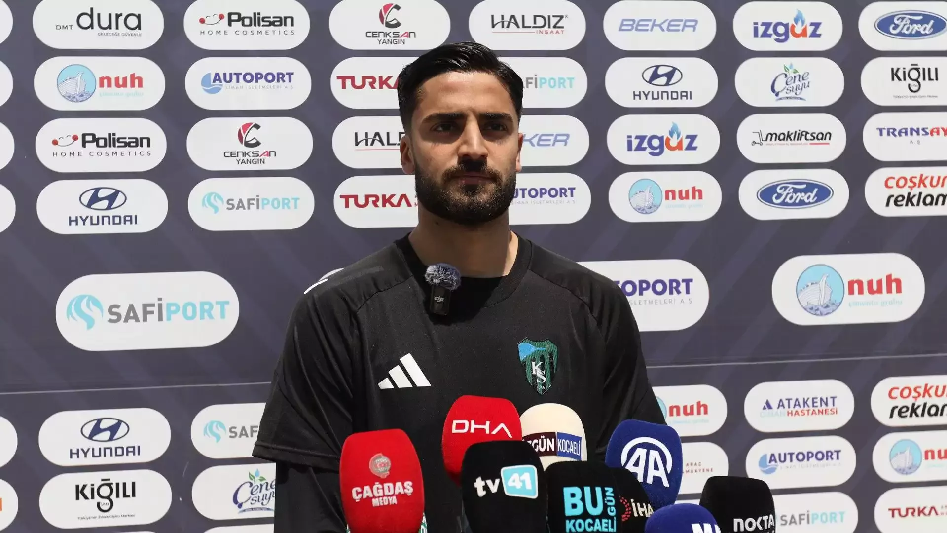 Serhat Öztaşdelen: "Umarım uzun yıllar Kocaelispor kalesini korurum"
