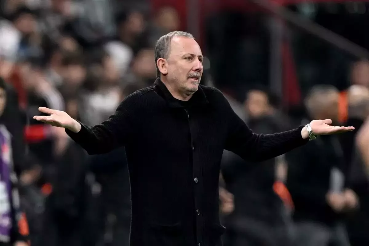 Beşiktaş'ta çöküşün hikayesi: 71 transfer, 10 hoca, 4 sportif direktör, 225 milyon euro 