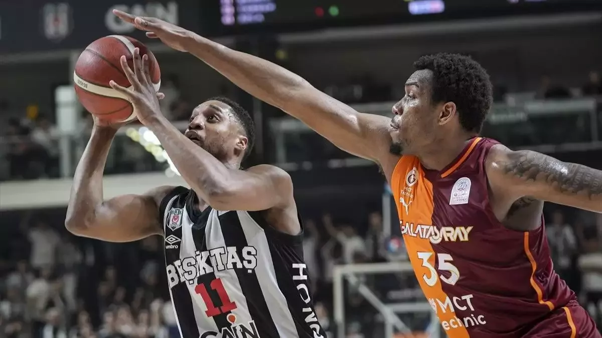 Beşiktaş derbide Galatasaray'ı devirdi! Seride öne geçti