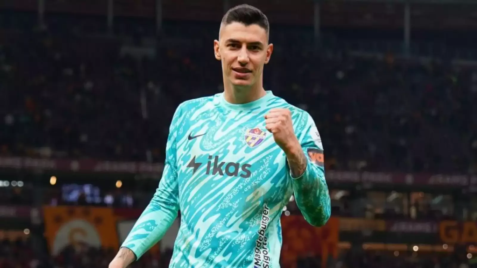 Berke Özer Fransa'da zirvede! Yılın kalecisi seçildi