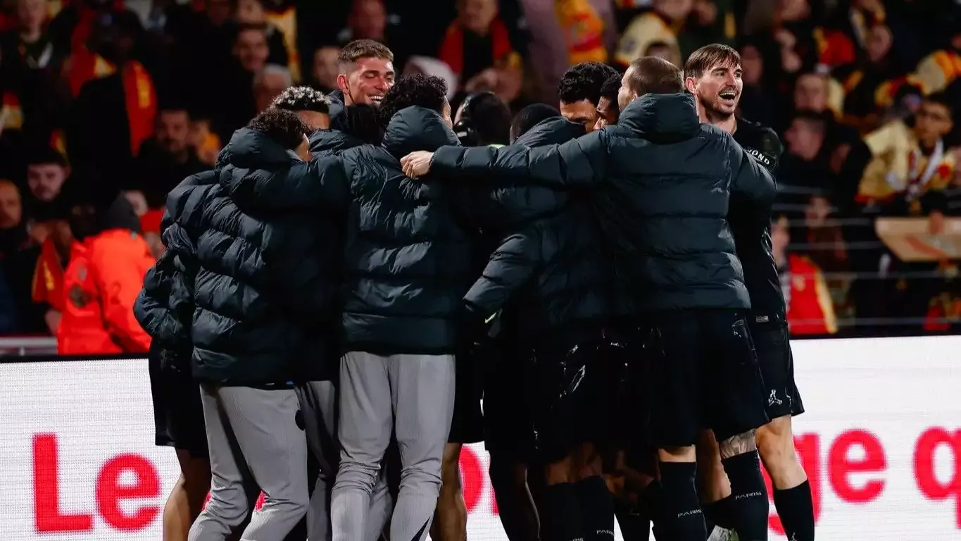Ligue 1'de şampiyon PSG! Lens'i devirdi