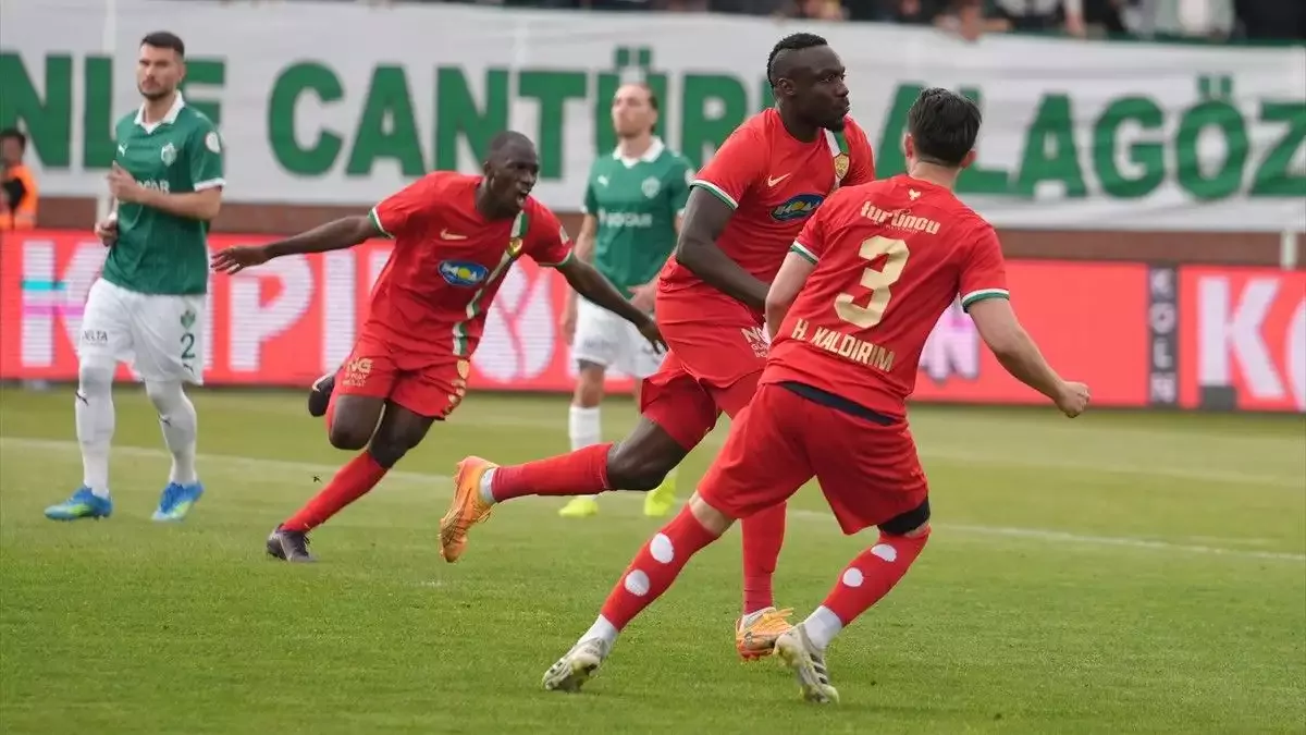 (GENİŞ ÖZET) Iğdır FK: 3 - Amedspor: 3 Maç Sonucu Amedspor Süper Lig'de