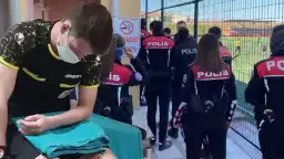 Hakeme yumruk atan futbolcu gözaltına alındı!