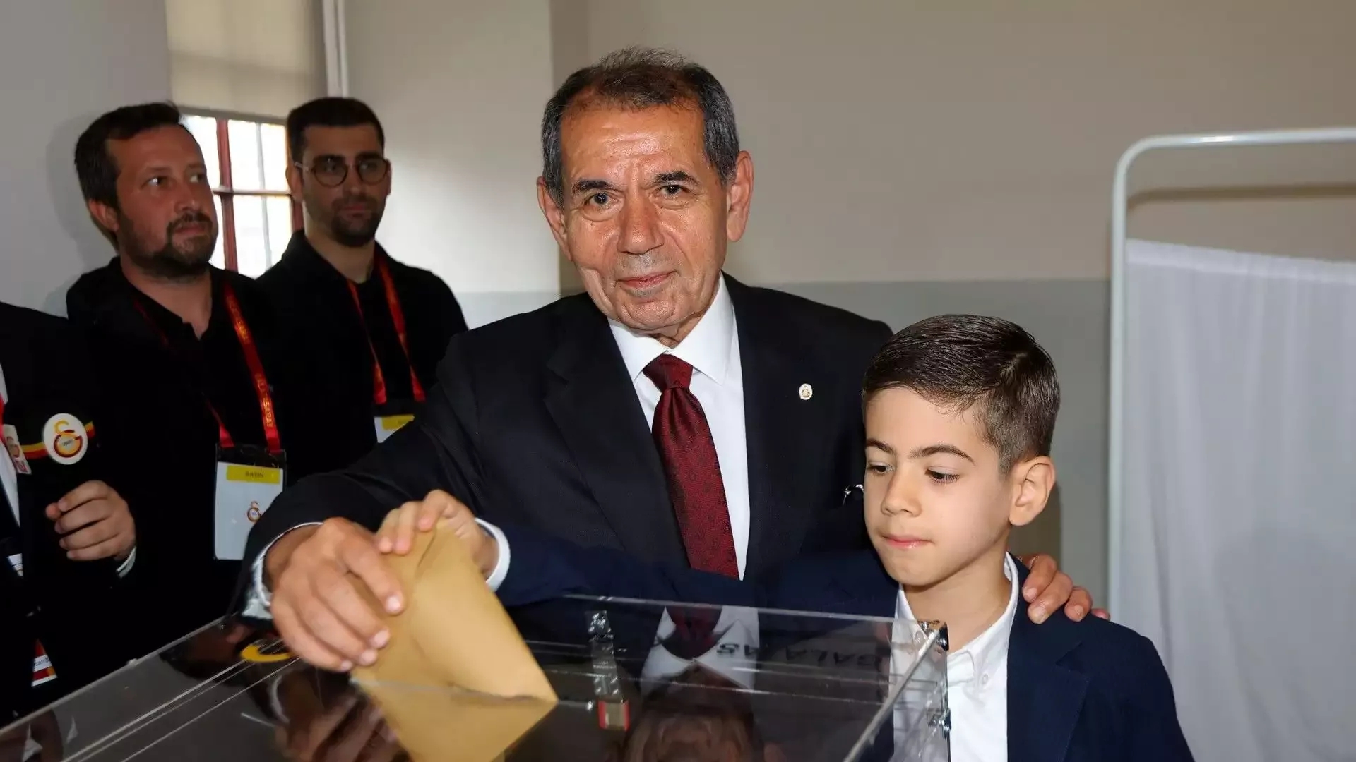 Seçime tek aday girmişti: Dursun Özbek oyunu kullandı!