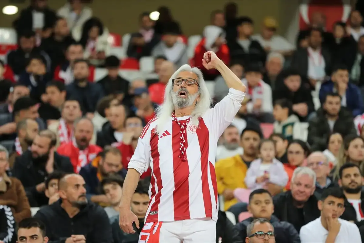 Antalyaspor amigosu Galdalf Dede lakaplı Recep Güler