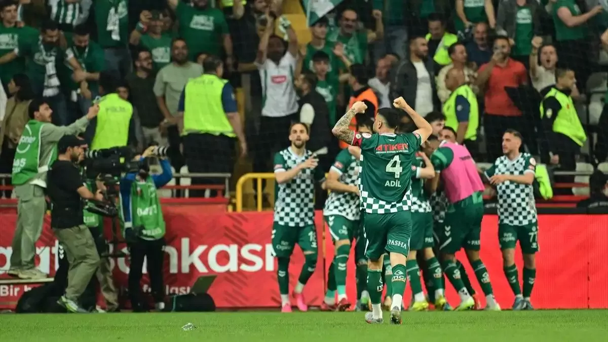 Konyasporlu futbolcuların gol sevinci