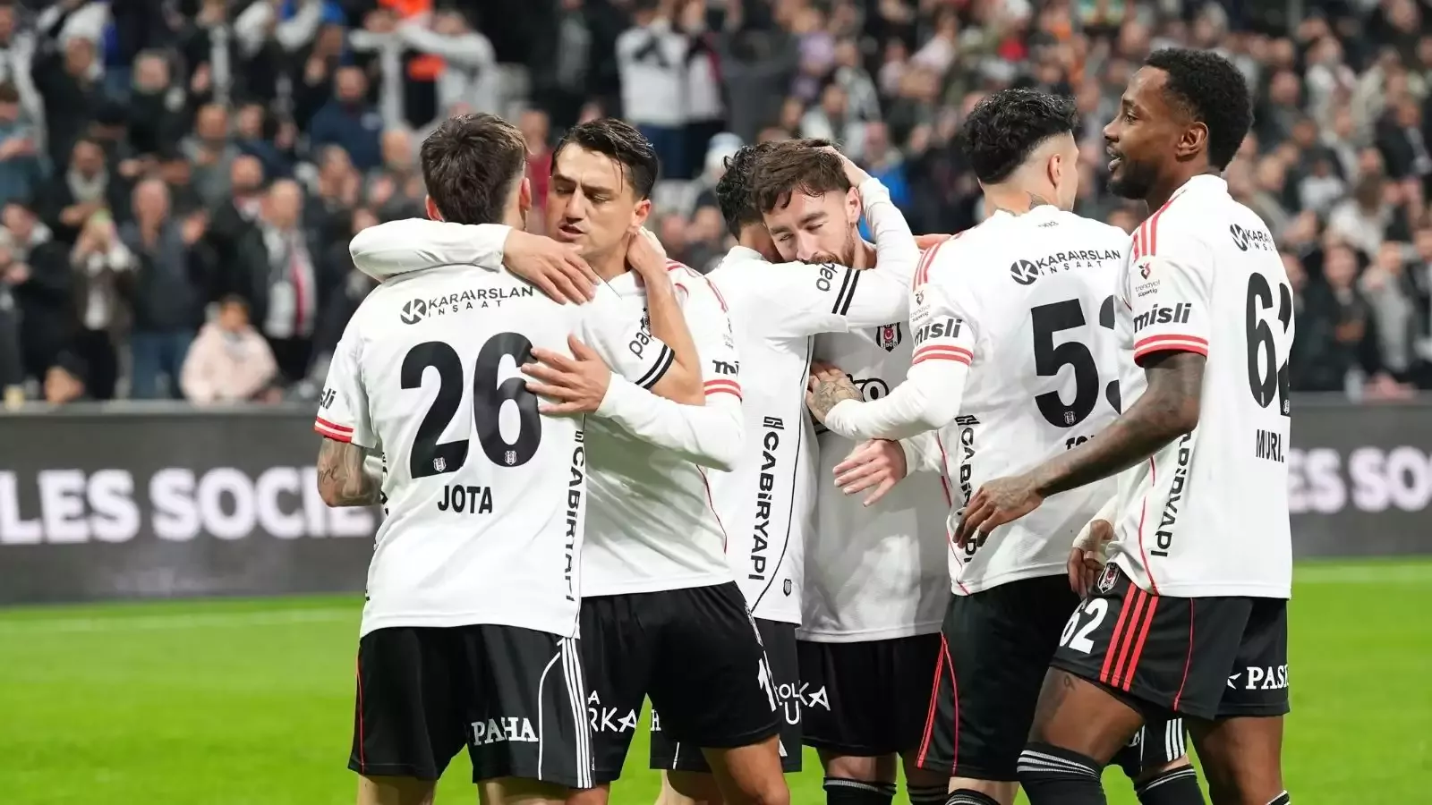 Beşiktaş'tan ilk ayrılacak futbolcu belli oldu!