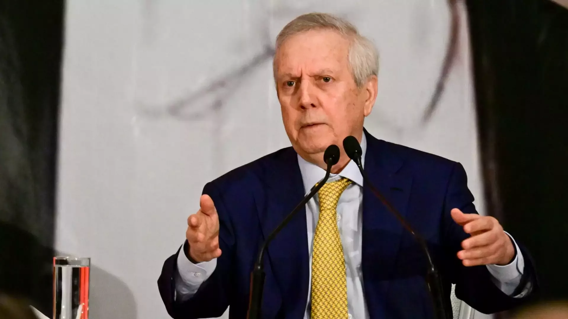 Aziz Yıldırım'dan teknik direktör ve forvet transferi açıklaması
