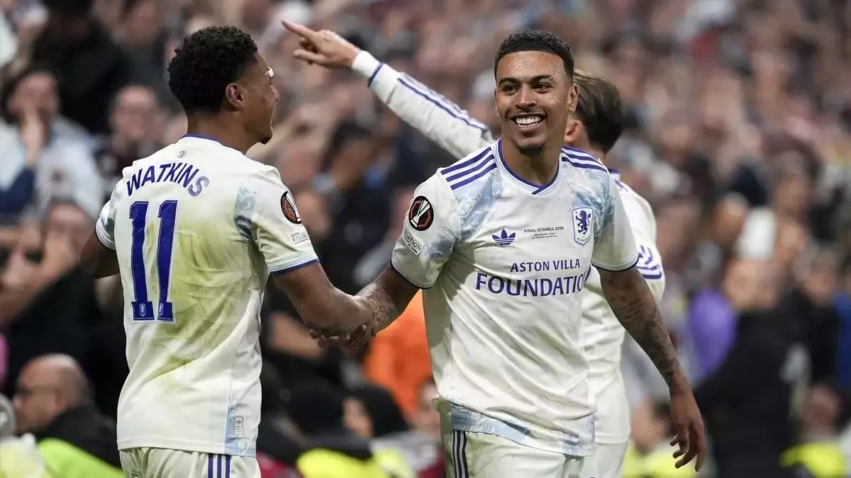 Aston Villa oyuncularının gol sevinci