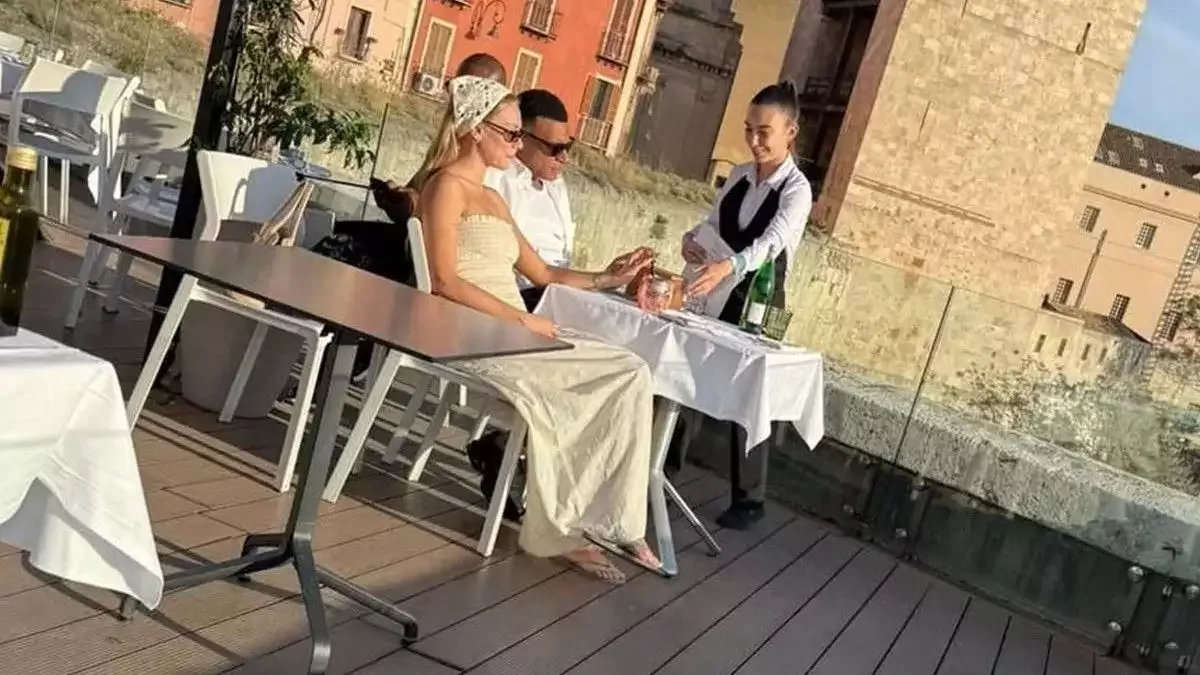 Kylian Mbappe ve Ester Exposito İtalya’da tatilde görüntülendi