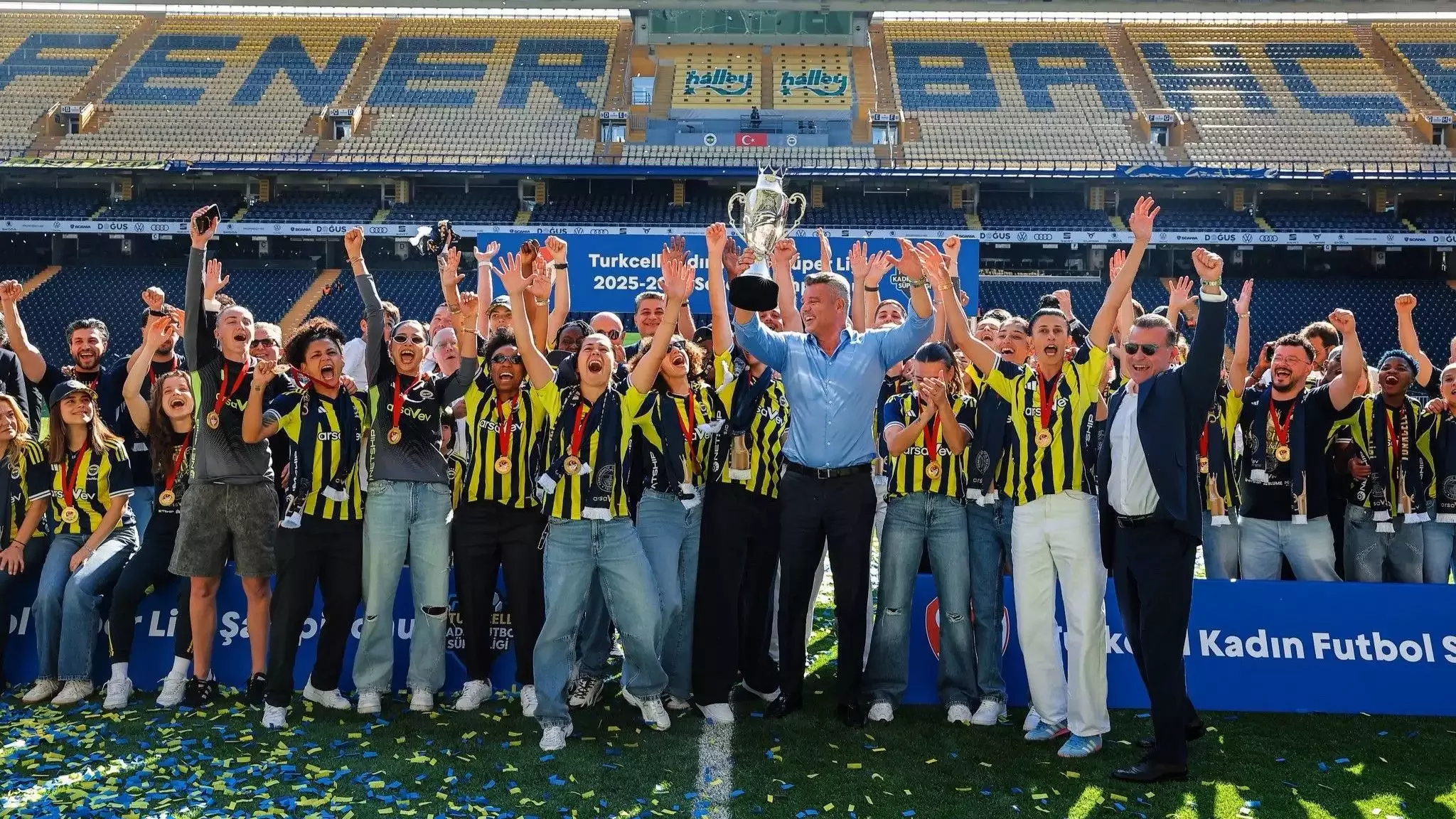 Fenerbahçe arsaVev, şampiyonluk kupasına kavuştu.