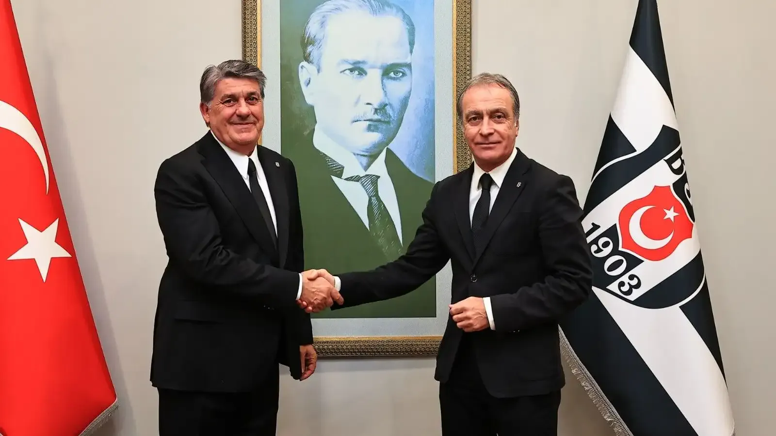 Beşiktaş'ta 11 futbolcunun bileti kesildi