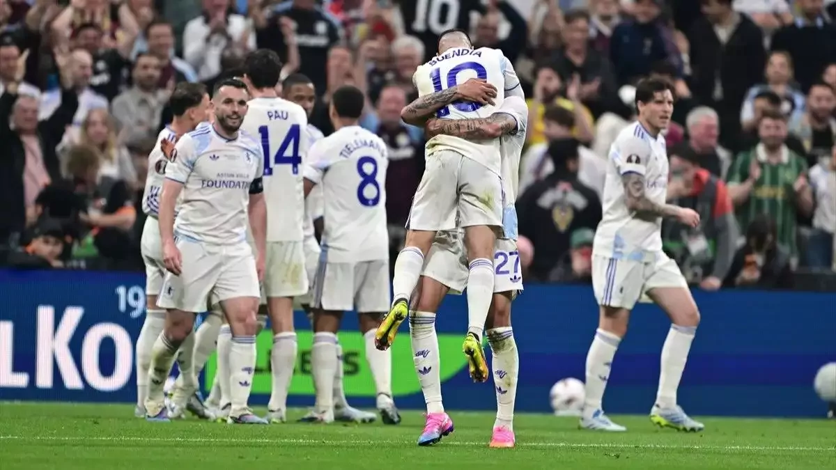 Aston Villa oyuncularının gol sevinci