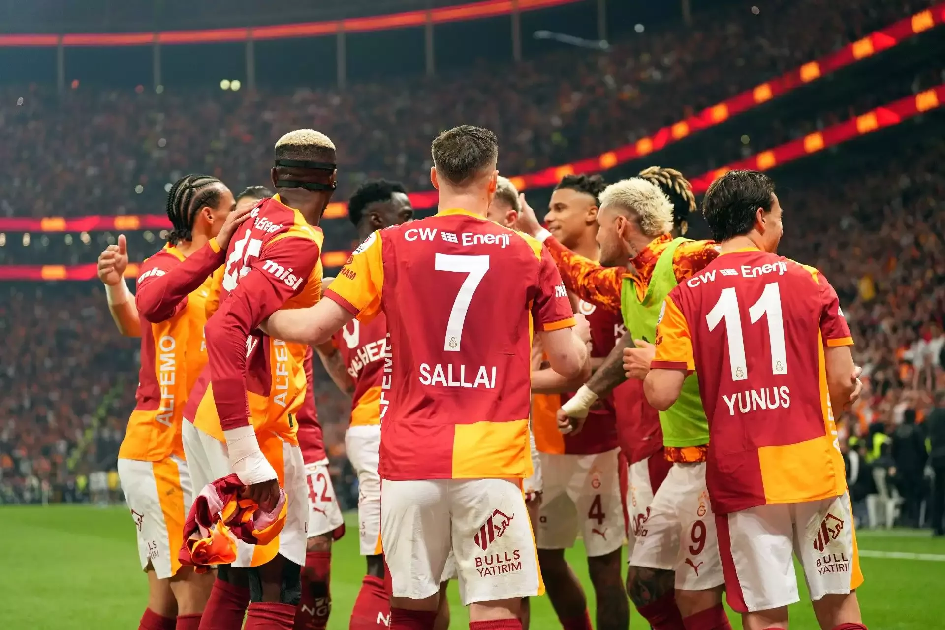 Lider Galatasaray, şampiyonluğunu ilan etmek için sahaya çıkacak