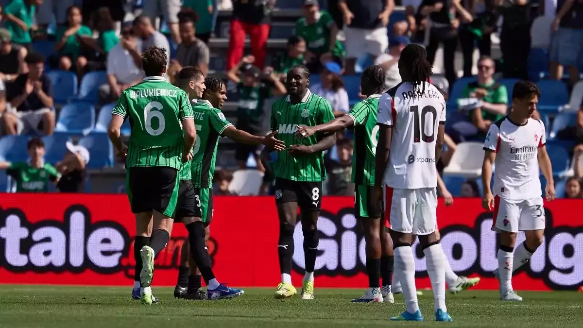 10 kişi kalan Milan, Sassuolo'ya 2-0 kaybetti!