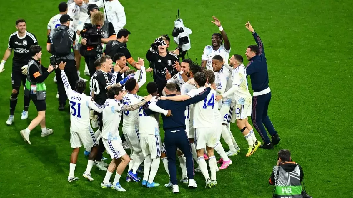 Aston Villalı futbolcuların şampiyonluk sevinci