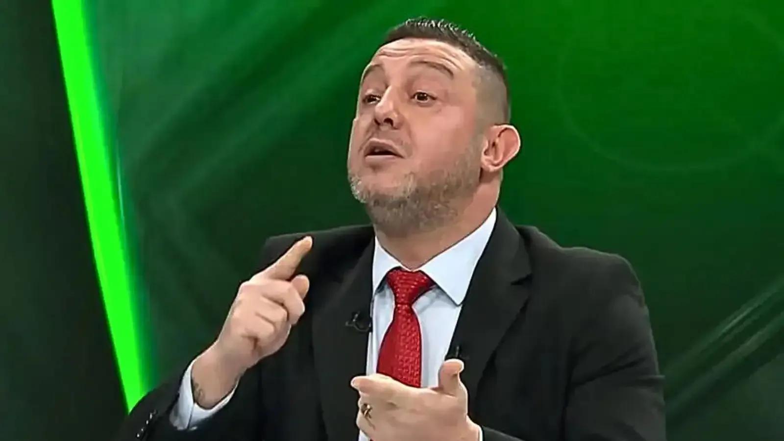 Nihat Kahveci: "Bir santim öne oynadığı her topu kaybeder mi ya!"