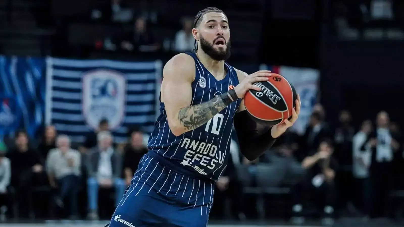 Anadolu Efes'te Cordinier ameliyat oldu