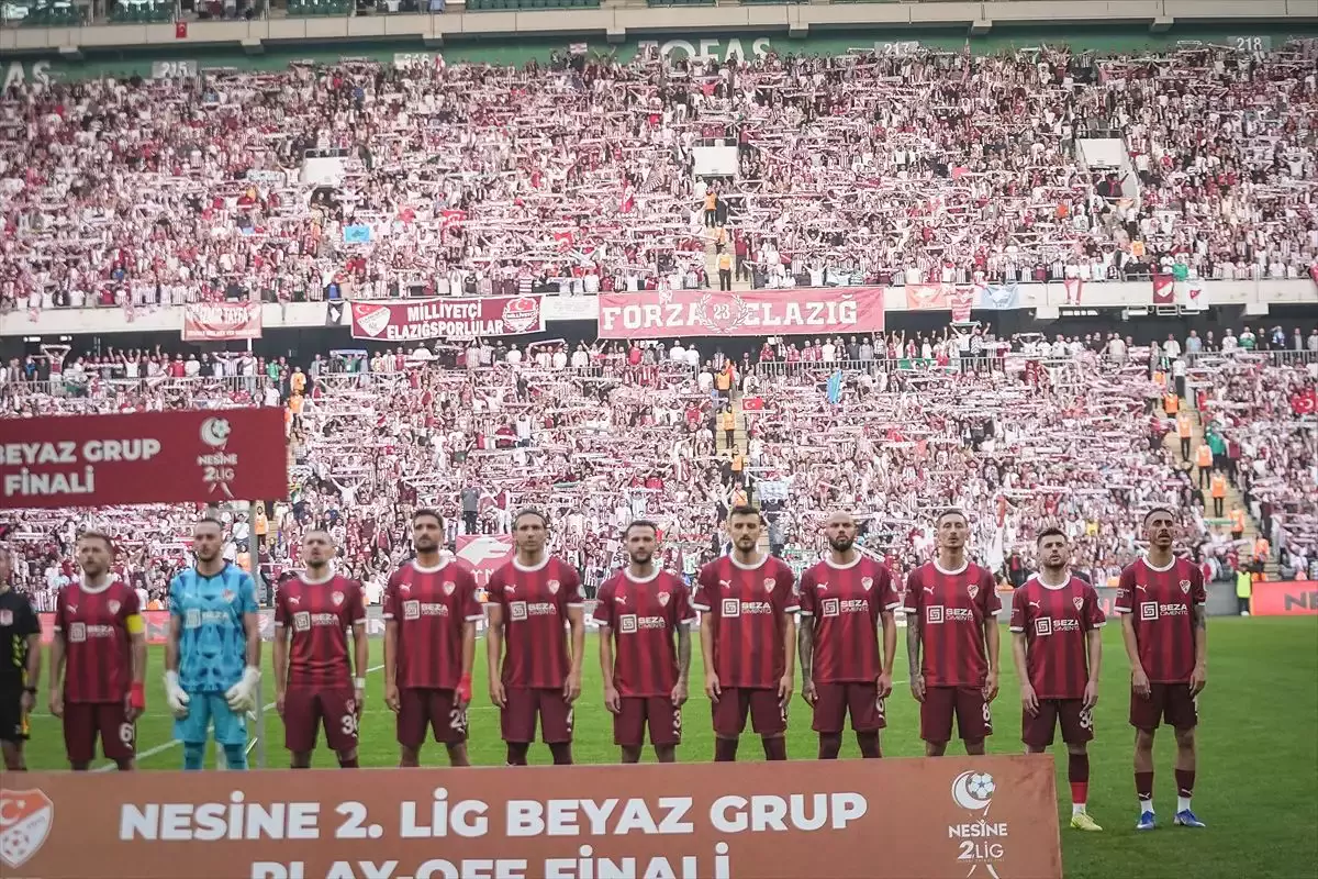Karşılaşma öncesinde Seza Çimento Elazığspor hatıra fotoğrafı çekildi