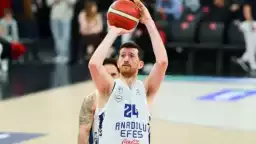 Anadolu Efes Mersin'de son anda kazandı!
