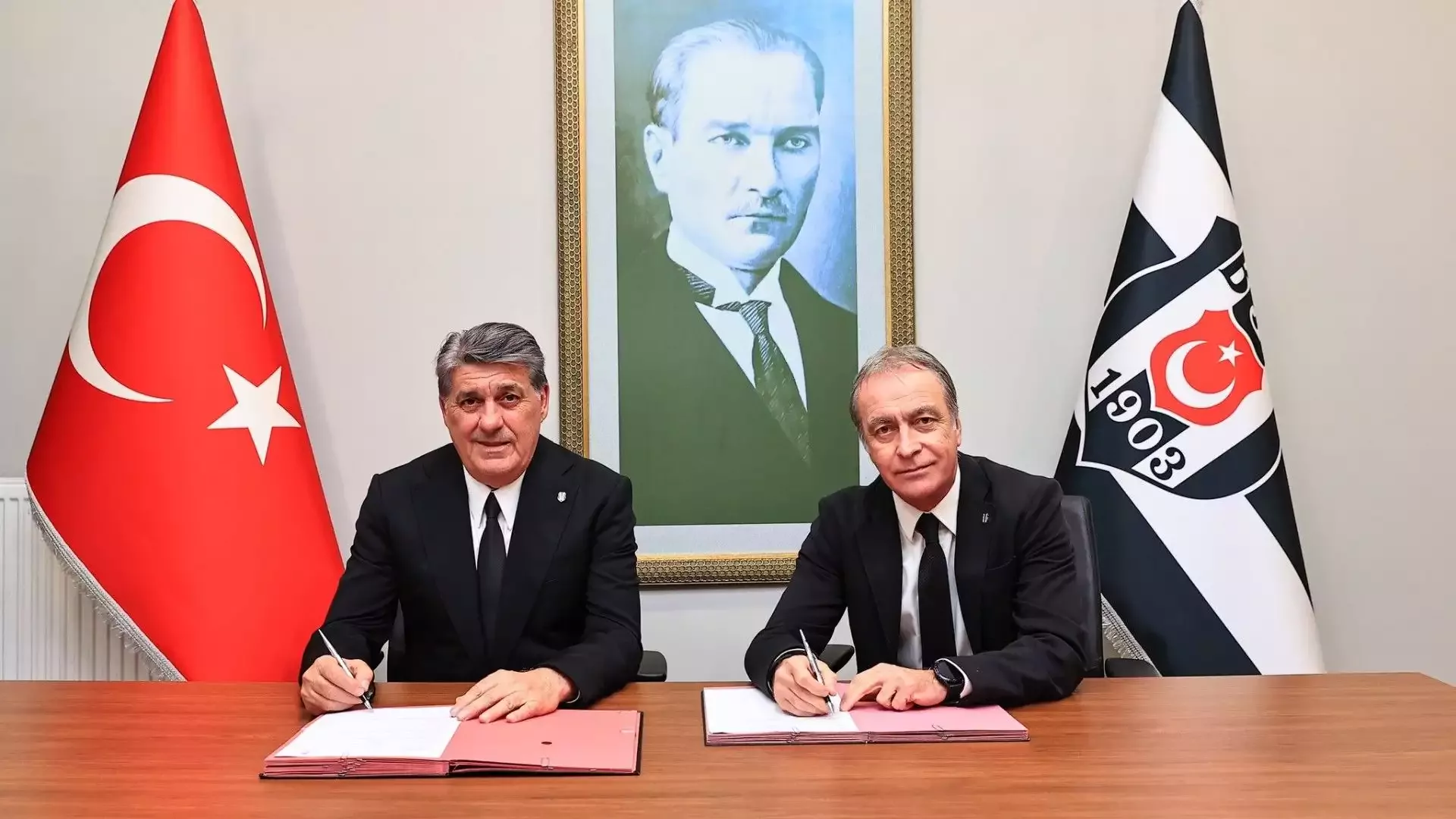 Beşiktaş'ta yeni futbol direktörü Önder Özen oldu! Sözleşme imzalandı