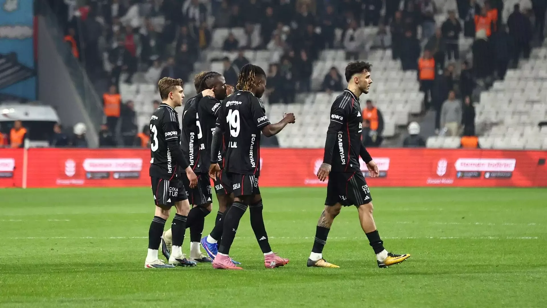 Junior Olaitan gözyaşlarına hakim olamadı!