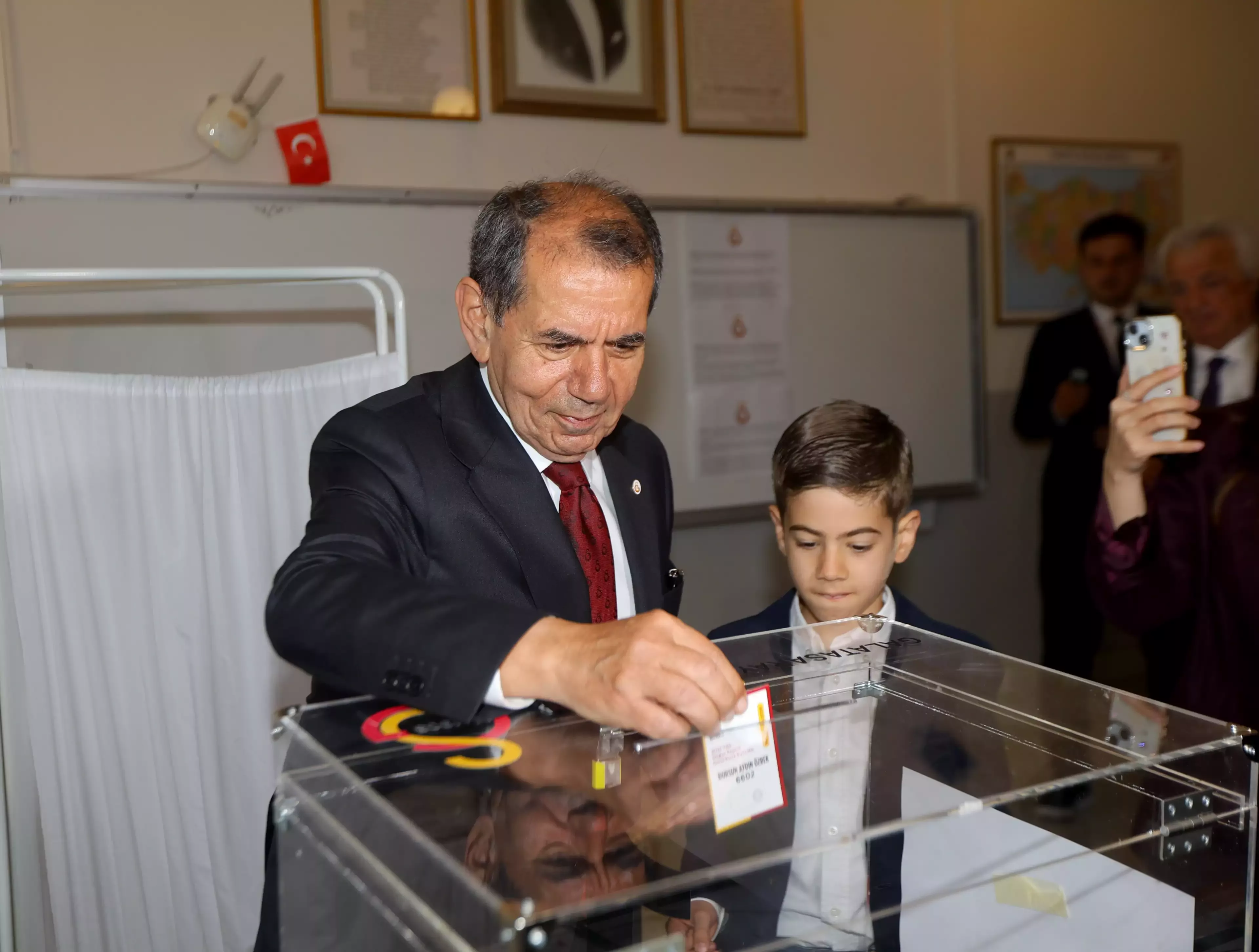 Dursun Özbek