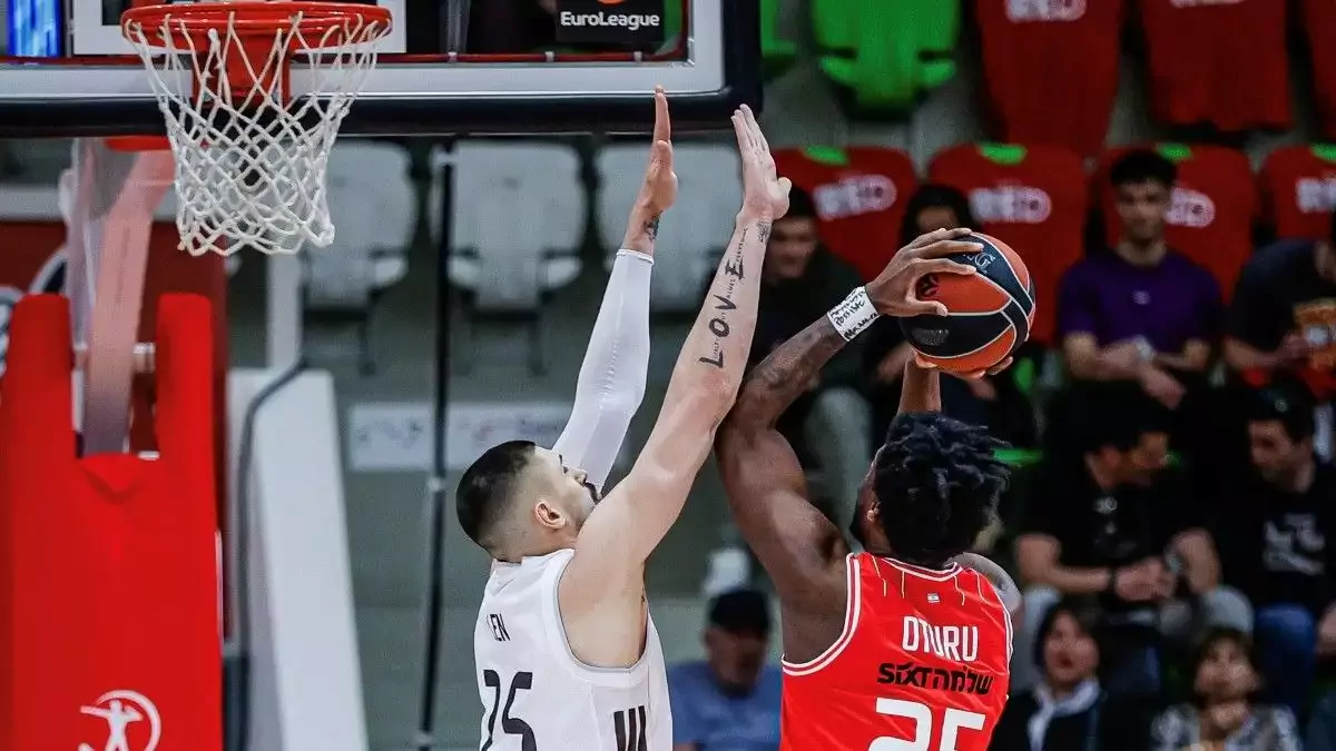Hapoel üçüncü çeyrek performansıyla seriyi uzattı!
