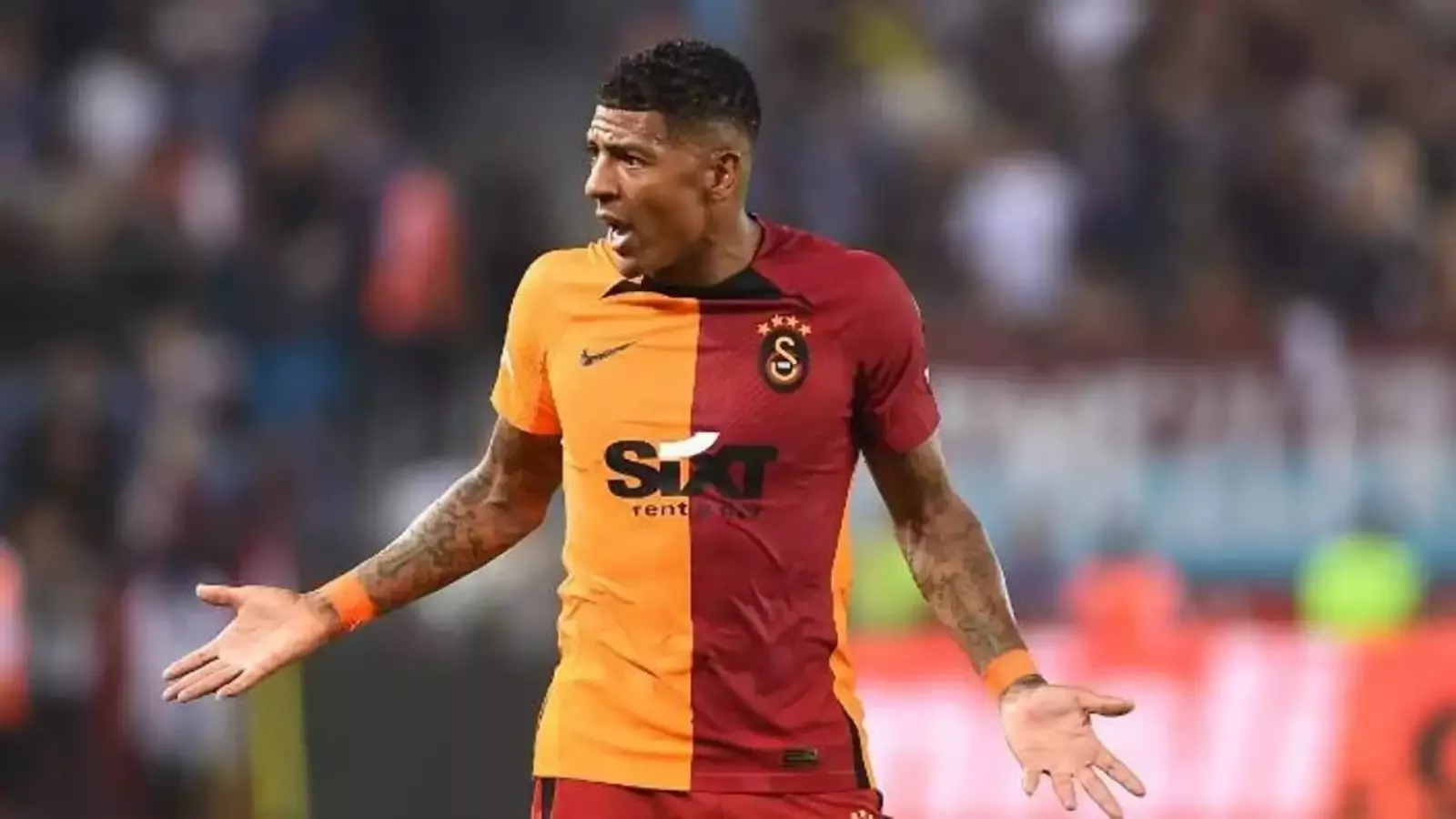 Van Aanholt’tan dönüş mesajı! “Kariyerimi orada bitireceğim”