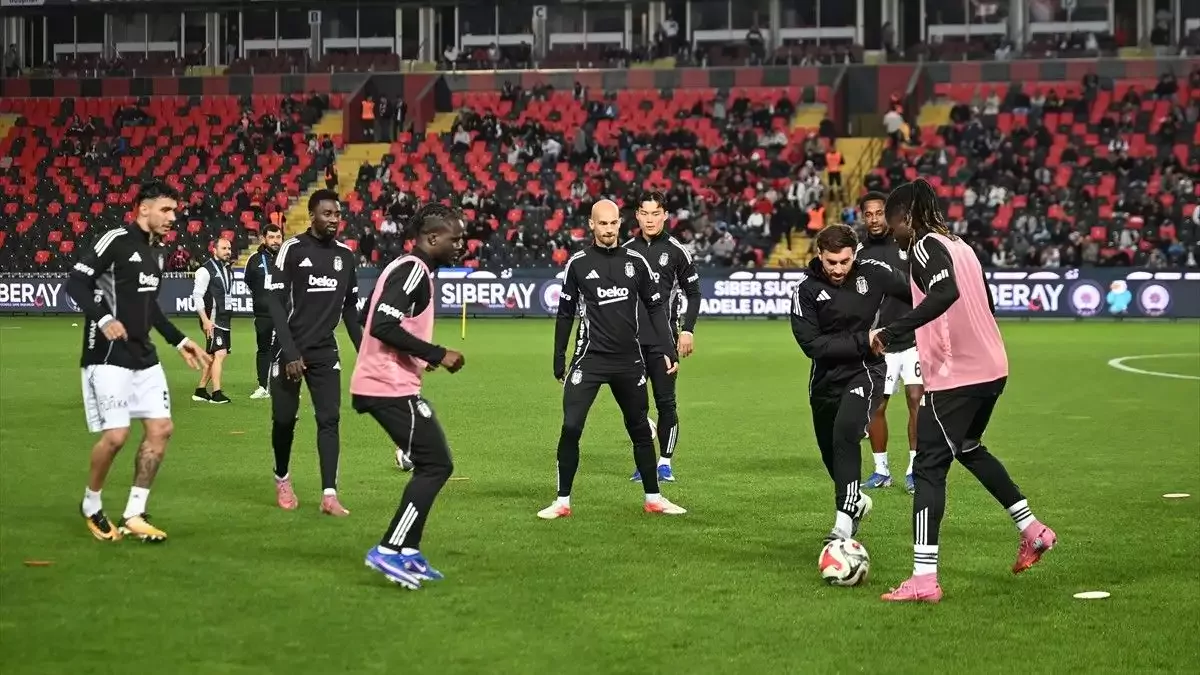 Beşiktaş'ta ısınma sırasında sakatlık! Kadrodan çıkarıldı