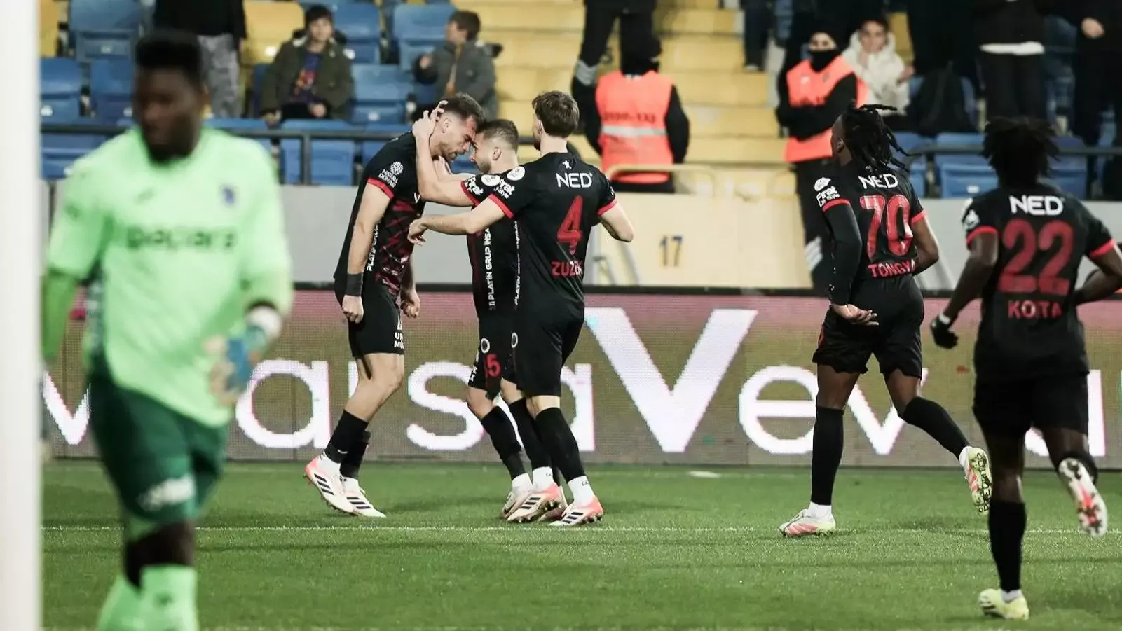 Trabzonspor - Gençlerbirliği maçı ne zaman, saat kaçta ve hangi kanalda? İlk 11'ler