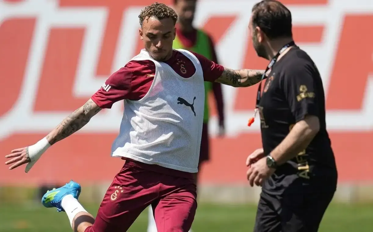 Galatasaray antrenmanda hücum ve savunma varyasyonları çalıştı