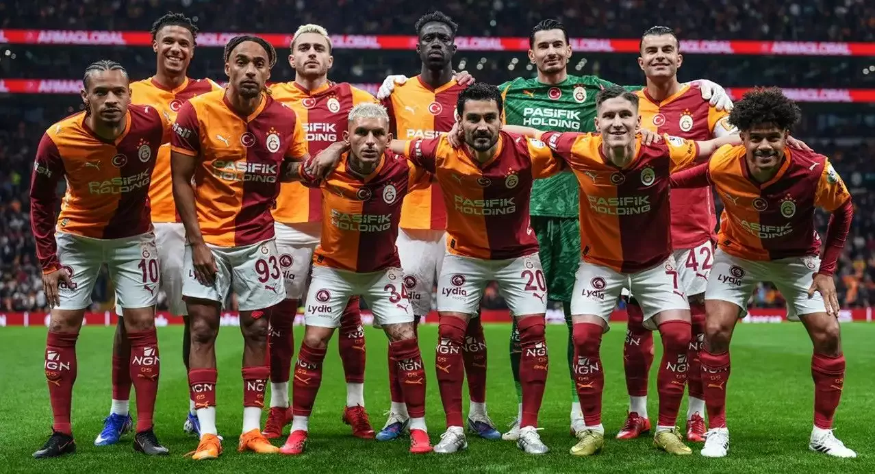 Galatasaray'da iki yıldızla yollar ayrılıyor! 