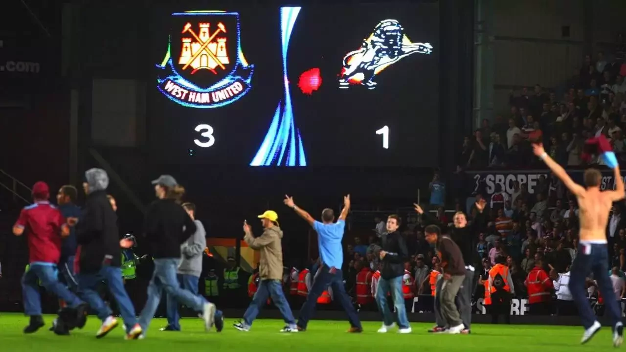 İngiltere'de nefesler tutuldu: Efsane derbi dönüyor!