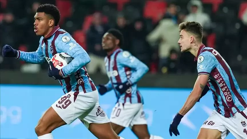 Trabzonsporlu futbolcular Felipe Augusto ve Ernest Muçi
