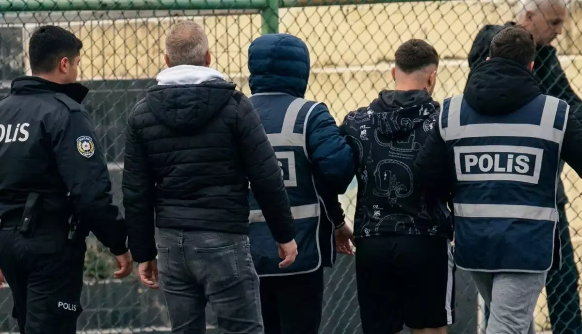 Hakeme yumruk attığı gerekçesiyle gözaltına alınan futbolcunun kulüple ilişkisi kesildi