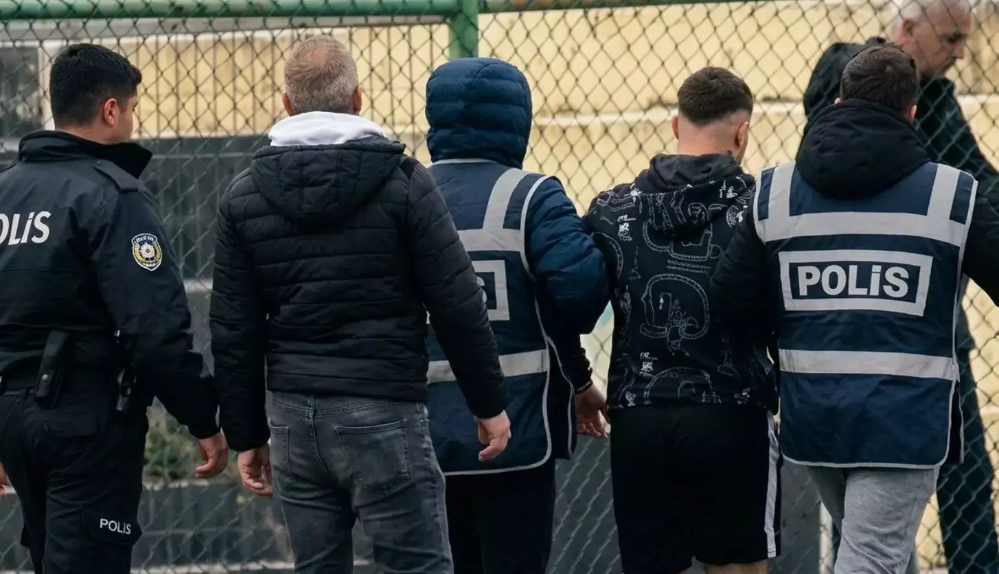 Hakeme yumruk attığı gerekçesiyle gözaltına alınan futbolcunun kulüple ilişkisi kesildi
