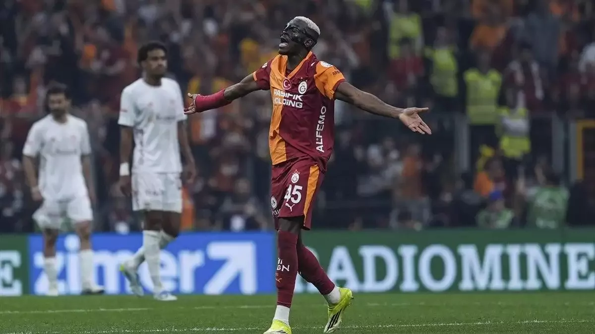 Victor Osimhen cezalı duruma düştü