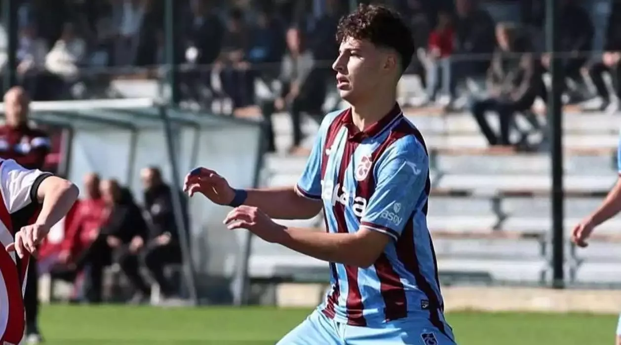 Trabzonspor'da Fatih Tekke, 16 yaşındaki sağ beki kampa davet etti
