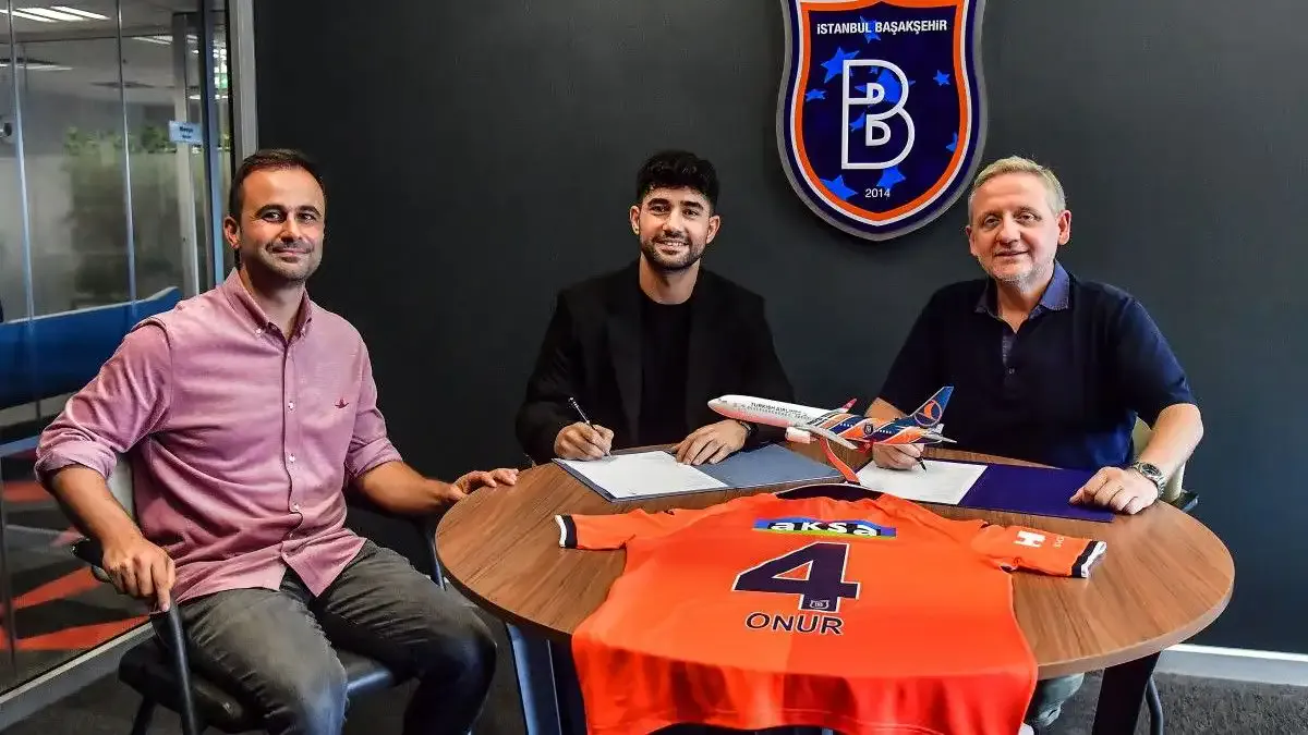 Onur Ergün Başakşehir'de Kaldı! Yeni Sözleşme İmzalandı