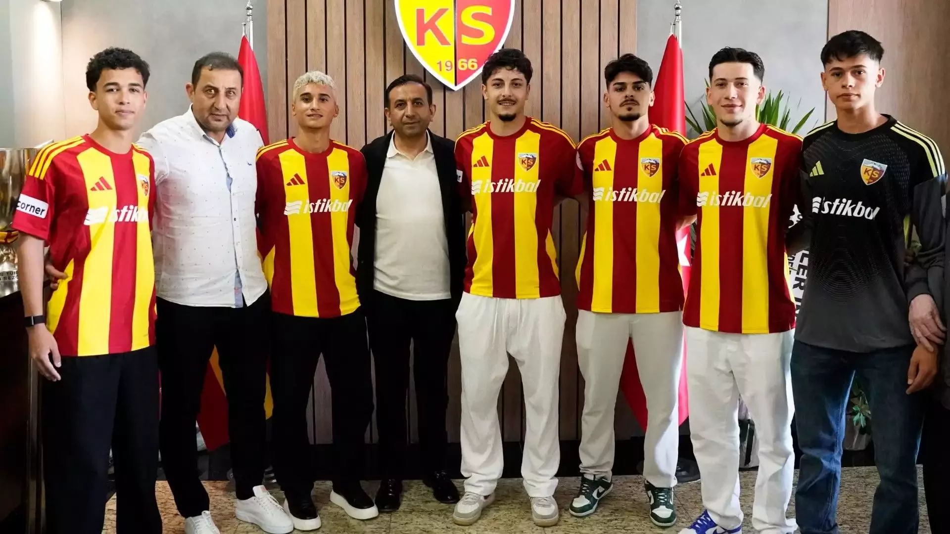 Fabrikadan, A takıma! Kayserispor'da 6 yeni imza...