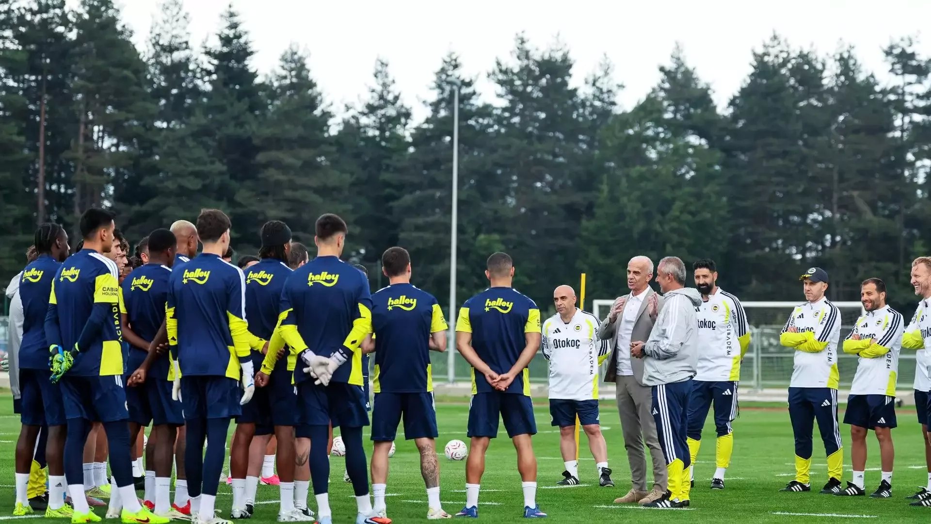 Fenerbahçe yönetimi futbolcularla buluştu