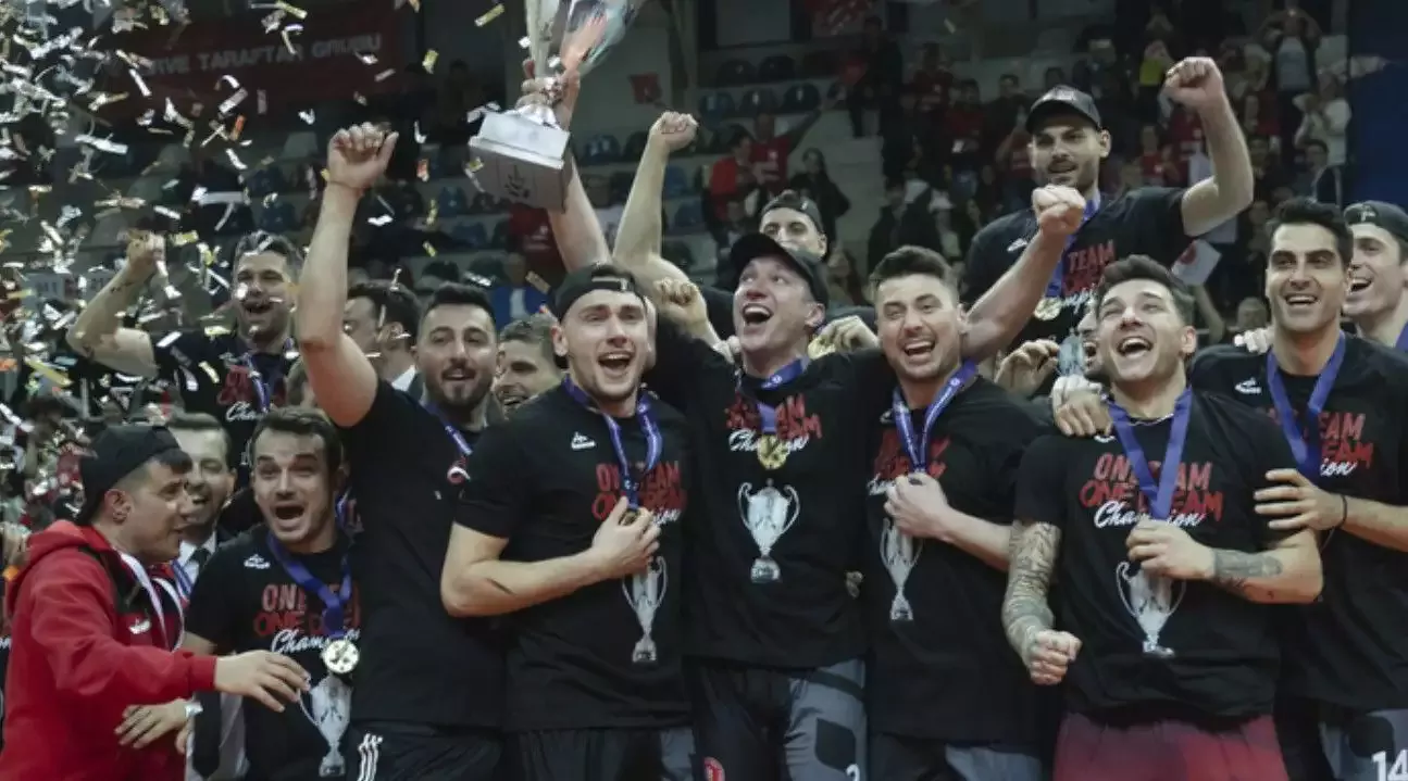 Ziraat Bankkart Erkek Voleybol Takımından 2 veda