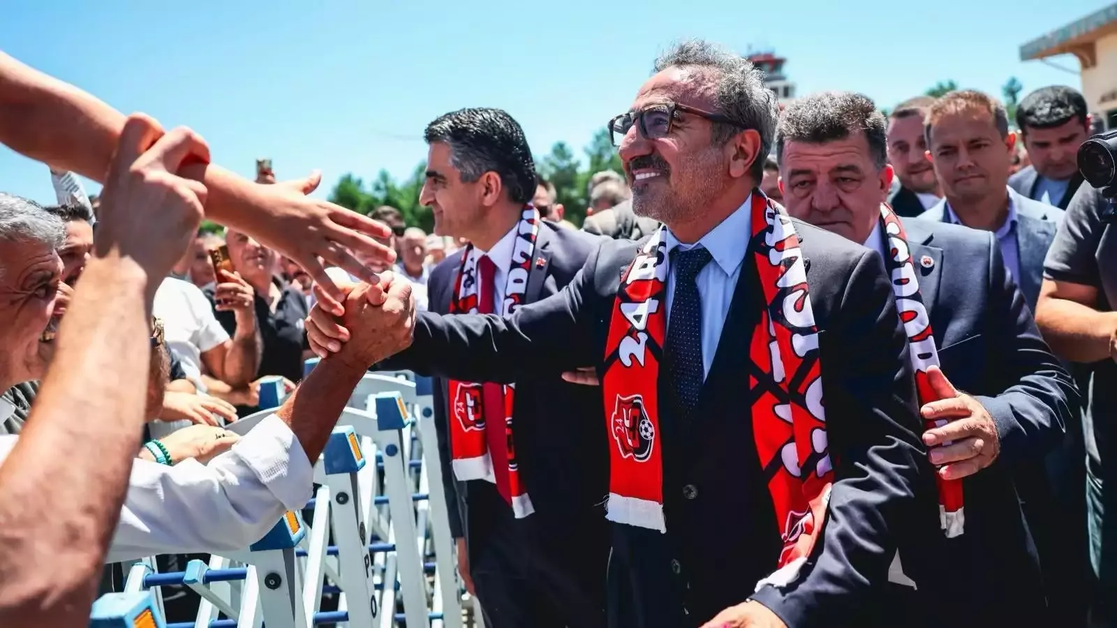 Chobani kurucusu Hamdi Ulukaya'dan Erzincanspor'a dev destek