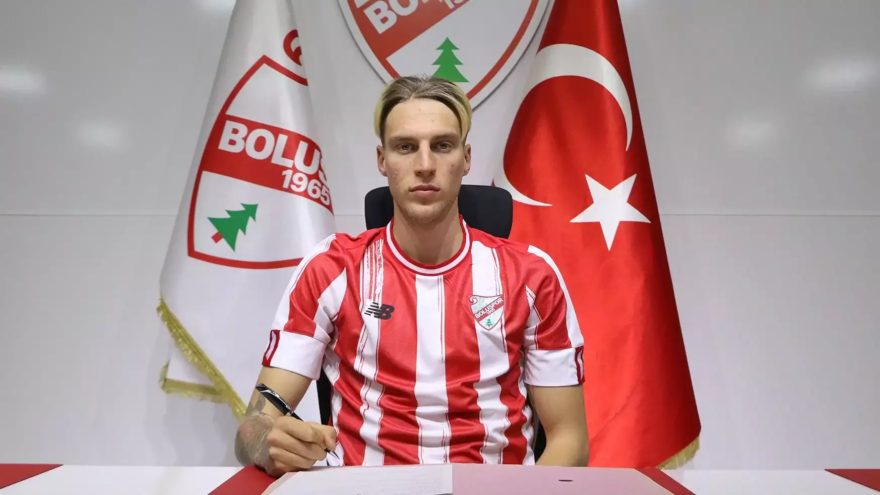Bandırmaspor'dan transfer hamlesi: Arnavut oyuncuyla anlaşıldı!