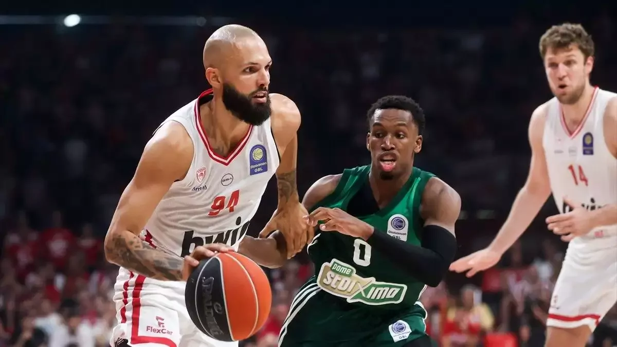 Tyrique Jones'tan Kendrick Nunn’a yumruk: Şampiyon Olympiakos!